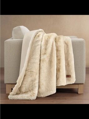 FRYE Luxe Faux Fur Throw Plush 60" x 70"  cream tan Silky Soft $299 bedding
